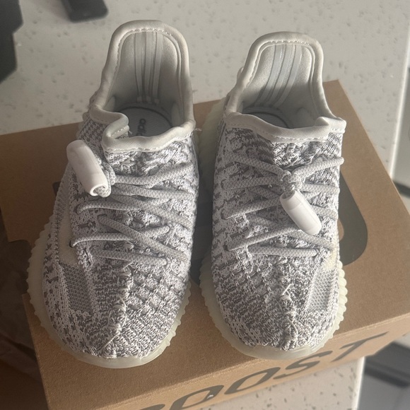 Adidas Yeezy Boost 350 V2 Kids Gray White Sneakers - Picture 1 of 2